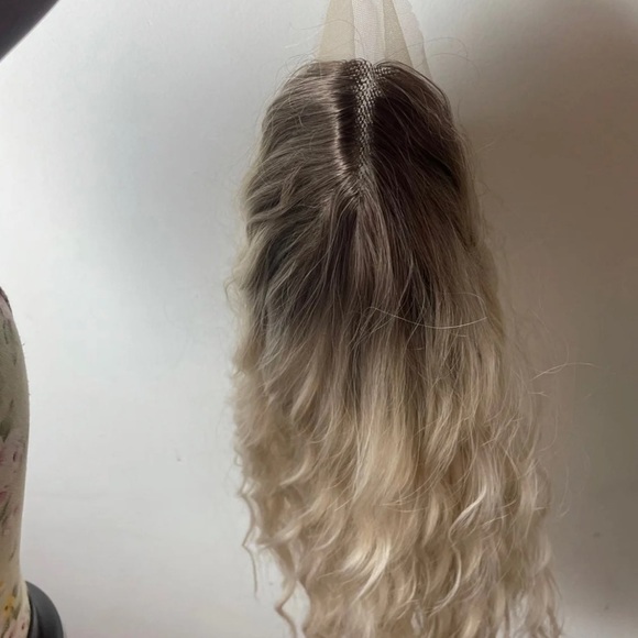 - 💫 18” PLATINUM BLONDE BROWN ROOTS WAVY LACE FRONT WIG * NEW* - Picture 6 of 12